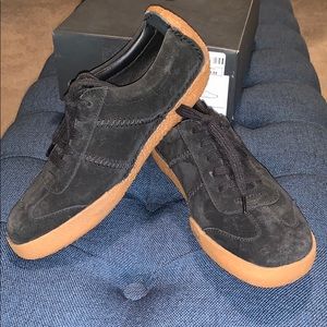 Clarks  Black Suede Mulligan sneakers
